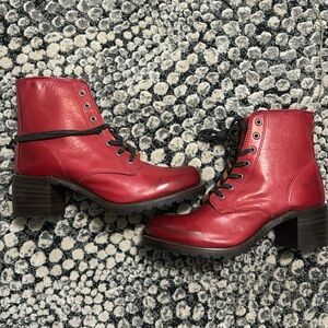 NWOT Frye Sabrina Red Lace Up Boots